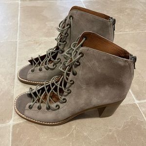 NWOT Jeffrey Campbell Suede Peep Toe Booties Taupe Size 9